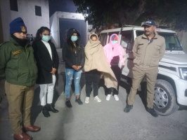 Roorkee: बीच बाजार में मारपीट करने वाली युवतियां गिरफ्तार।