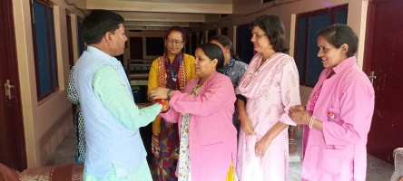 विधायक की कलाई पर राखी बांधकर मांगा अनौखा तौहफा। 