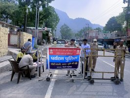  टिहरी पुलिस द्वारा चारधाम यात्रियों के लिए ब्यासी और भद्रकाली चौकी में ऑफलाईन रजिस्ट्रेशन की सुविधा।