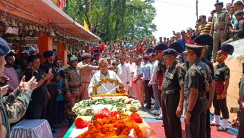 पंचतत्व में विलीन हुआ देश का एक और लाल, हजारों लोगों ने नैलचामी की घाटी में शहीद प्रवीन को दी आखिरी विदाई।