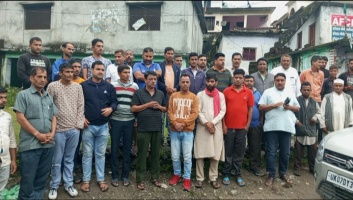  अंकिता हत्याकांड पर बूढ़ाकेदार में व्यापारियों ने जुलूस निकालकर मांगा इंसाफ।