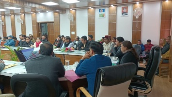 Tehri-Cabinet Minister Rekha Arya held a meeting: कैबिनेट मंत्री रेखा आर्य ने जनपद स्तरीय अधिकारियों की बैठक।