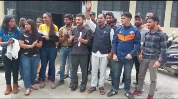 बाहरी प्रधानाचार्य का एबीवीपी ने  किया विरोध।