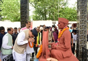 मुख्यमंत्री पुष्कर सिंह धामी ने सल्ट के शहीदों को श्रद्धांजलि दी।