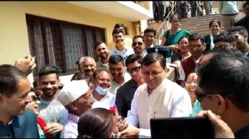 चंपावत चुनाव से पहले बाबा नीम करौली कैंची धाम पहुंचे सीएम धामी, प्रदेश की खुशहाली की कामना की। 