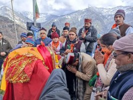 बीजेपी प्रत्याशी ने बाबा बूढ़ा केदार के दर्शन से की प्रचार प्रसार की शुरुआत