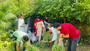 गांधी, शास्त्री जयंती पर महाविद्यालय में श्रमदान से स्वच्छता अभियान। 