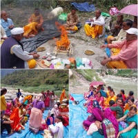 Ghansali news: गणेश प्रयाग में देवी देवताओं ने किया गंगा स्नान। 