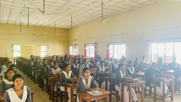 लंबगांव में महिला प्रकोष्ठ की सकारात्मक पहल, छात्राओं के हित में महिला स्वास्थ्य एवं स्वच्छता कार्यक्रम का आयोजन।