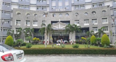 Dehradun news: फॉरेस्ट हेड क्वार्टर में प्रमुख वन संरक्षक उत्तराखंड के दफ्तर की चाबी को लेकर घमासान।