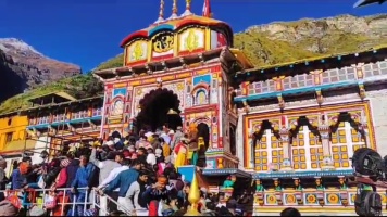  Badrinath dham: बद्रीनाथ धाम में लगा भक्तों का तांता।  जानिए कितने तीर्थ यात्री कर चुके हैं इस साल भगवान बद्री विशाल जी के दर्शन।