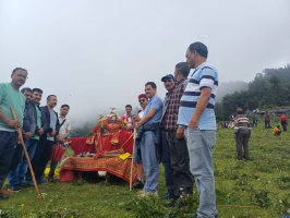 Uttarakashi: विधायक संजय डोभाल ने किया धीनाड़ा देव दर्शन यात्रा का शुभारंभ।