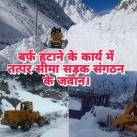 Uttarkashi news: बर्फ हटाने के कार्य में तत्पर सीमा सड़क संगठन के जवान।