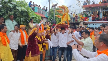 Nainbagh: घियाकोटी में बटर फेस्टिवल और भगवान शेषनाग की झांकी का शानदार आयोजन।