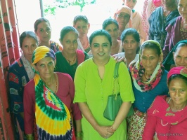 Tehri: कोटीगाड़ में उत्साह आजीविका स्वायत्त् सहकारिता ग्रोथ सेन्टर के भ्रमण पर पहुंची प्रज्ञा दीक्षित। 