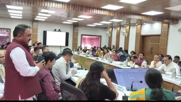 घनसाली के अस्पताल आज भी बने रेफर सेंटर, नगर पंचायत अध्यक्ष आनंद बिष्ट ने की मांग, मरीजों को श्रीनगर नहीं, एम्स ऋषिकेश किया जाए रेफर