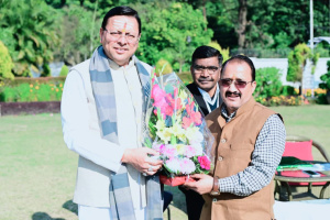 Dehradun: अन्य पिछड़ा वर्ग आयोग अध्यक्ष संजय नेगी ने मुख्यमंत्री पुष्कर सिंह धामी को सौंपी वार्षिक रिपोर्ट, ओबीसी हितार्थ योजनाओं पर हुई अहम चर्चा