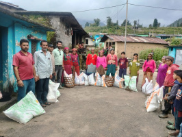Ghansali: आपदा प्रभावित गेंवाली में प्रशासन ने बांटी 85 राहत किट