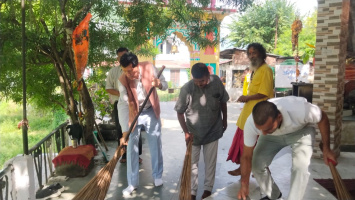प्रधानमंत्री मोदी के जन्मदिन पर बालगंगा मंडल में सेवा पखवाड़ा कार्यक्रम के तहत स्वच्छता अभियान एवं मिष्ठान वितरण